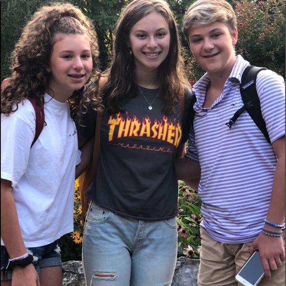 Meet your Posher, Nicole - Picture 2 of 2